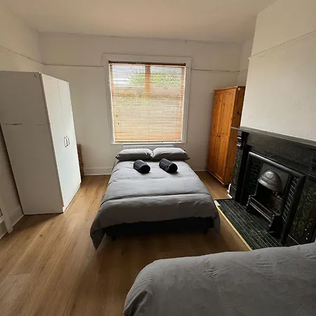 Konukevi Nice Triple At 2 Iveragh Rd-6 Dublin