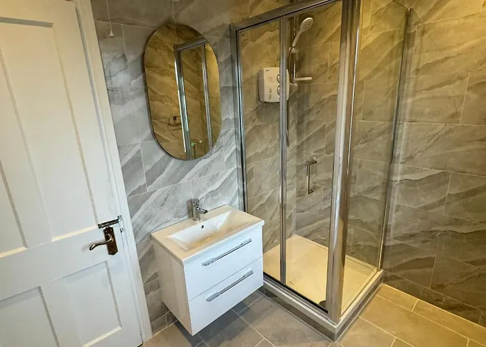 Nice Triple At 2 Iveragh Rd-6 Dublin